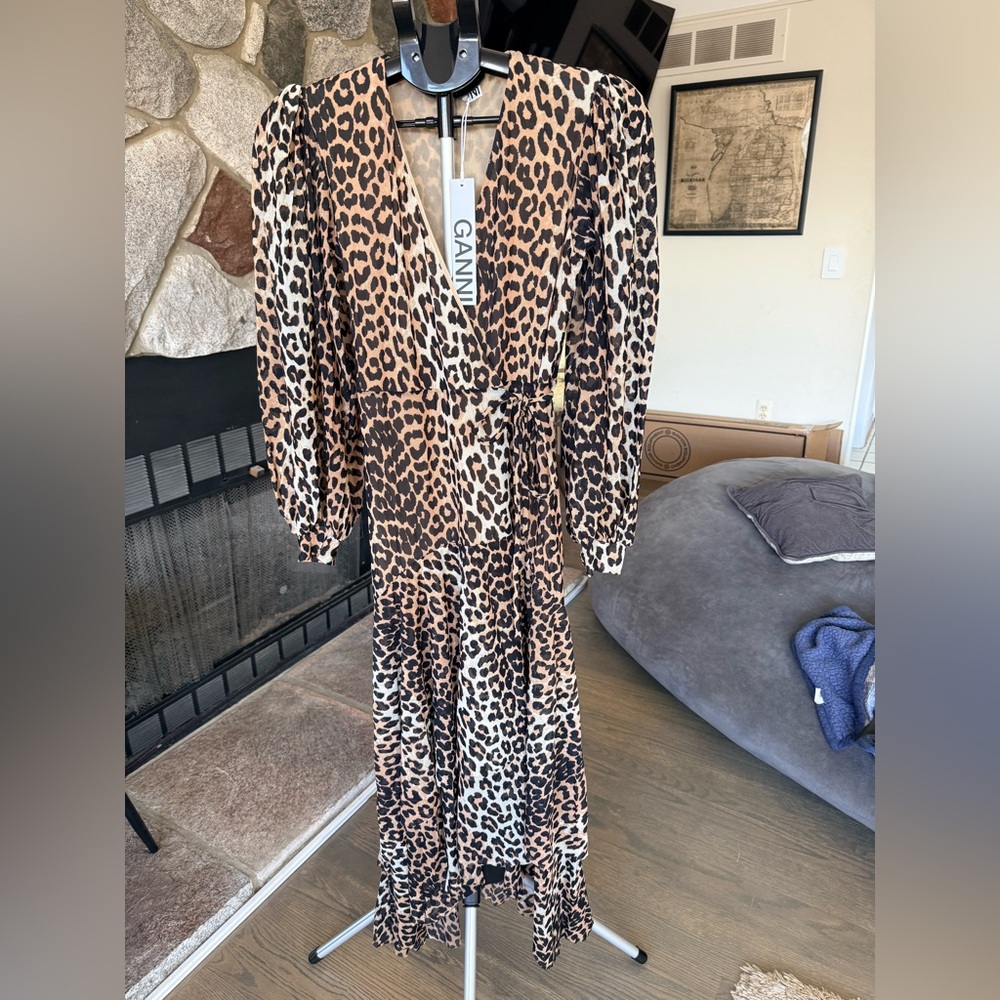 GANNI Midi Wrap Dress EU34 US2 UK6 Lined Leopard Pattern V-Neck
NWT - Picture 9 of 12
